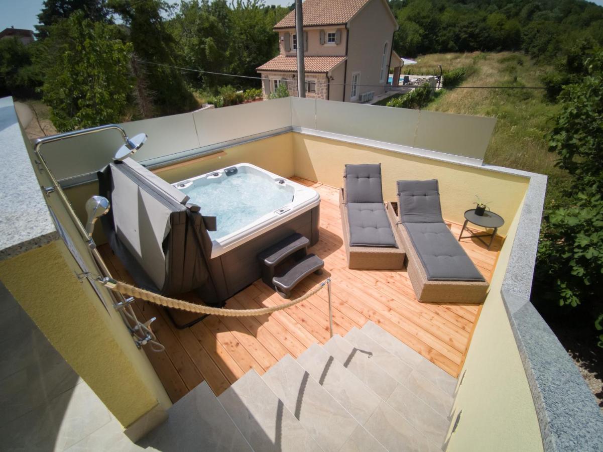 Holiday House Tos-Vila With Heated Pool ヴルブニク エクステリア 写真