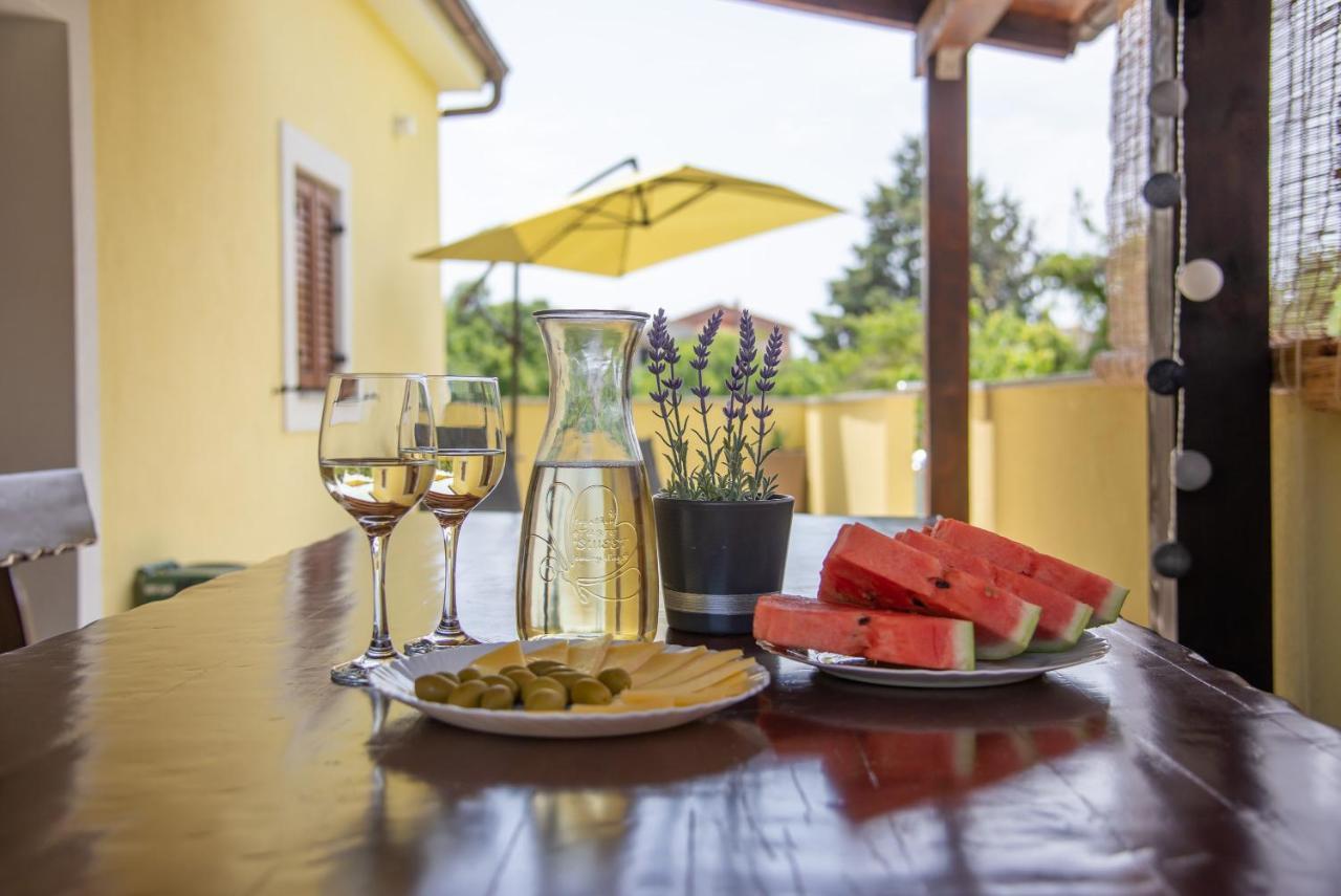 Holiday House Tos-Vila With Heated Pool ヴルブニク エクステリア 写真