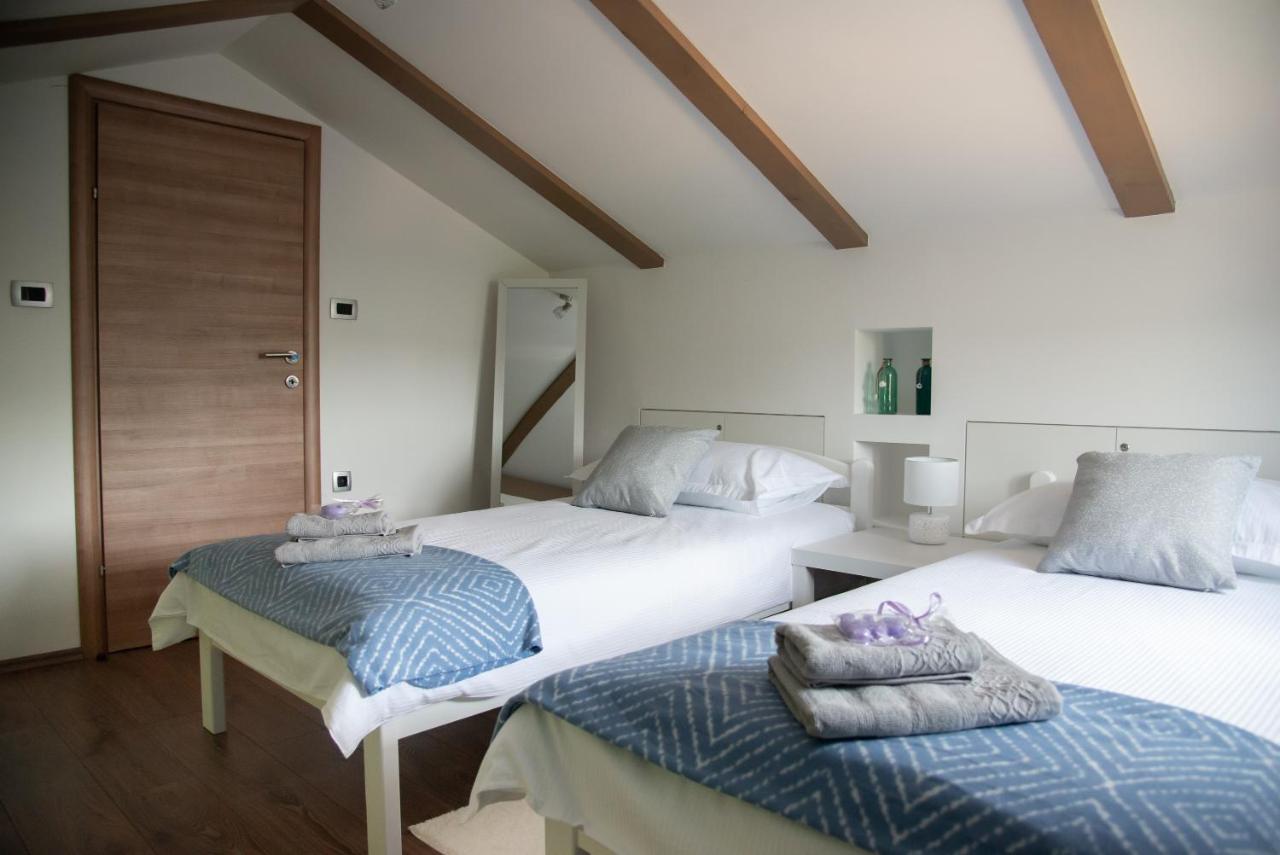 Holiday House Tos-Vila With Heated Pool ヴルブニク エクステリア 写真