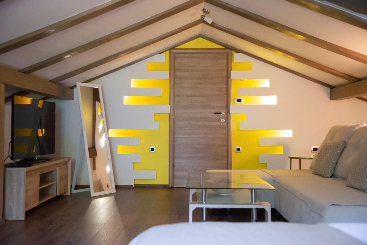 Holiday House Tos-Vila With Heated Pool ヴルブニク エクステリア 写真