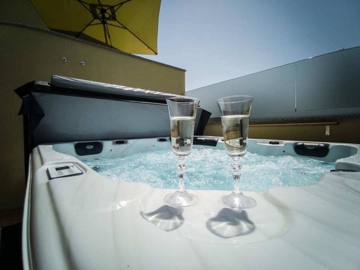 Holiday House Tos-Vila With Heated Pool ヴルブニク エクステリア 写真