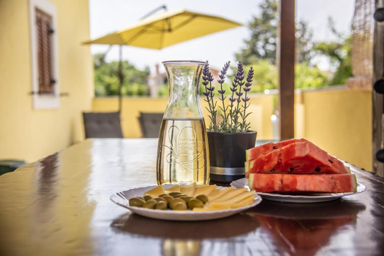Holiday House Tos-Vila With Heated Pool ヴルブニク エクステリア 写真