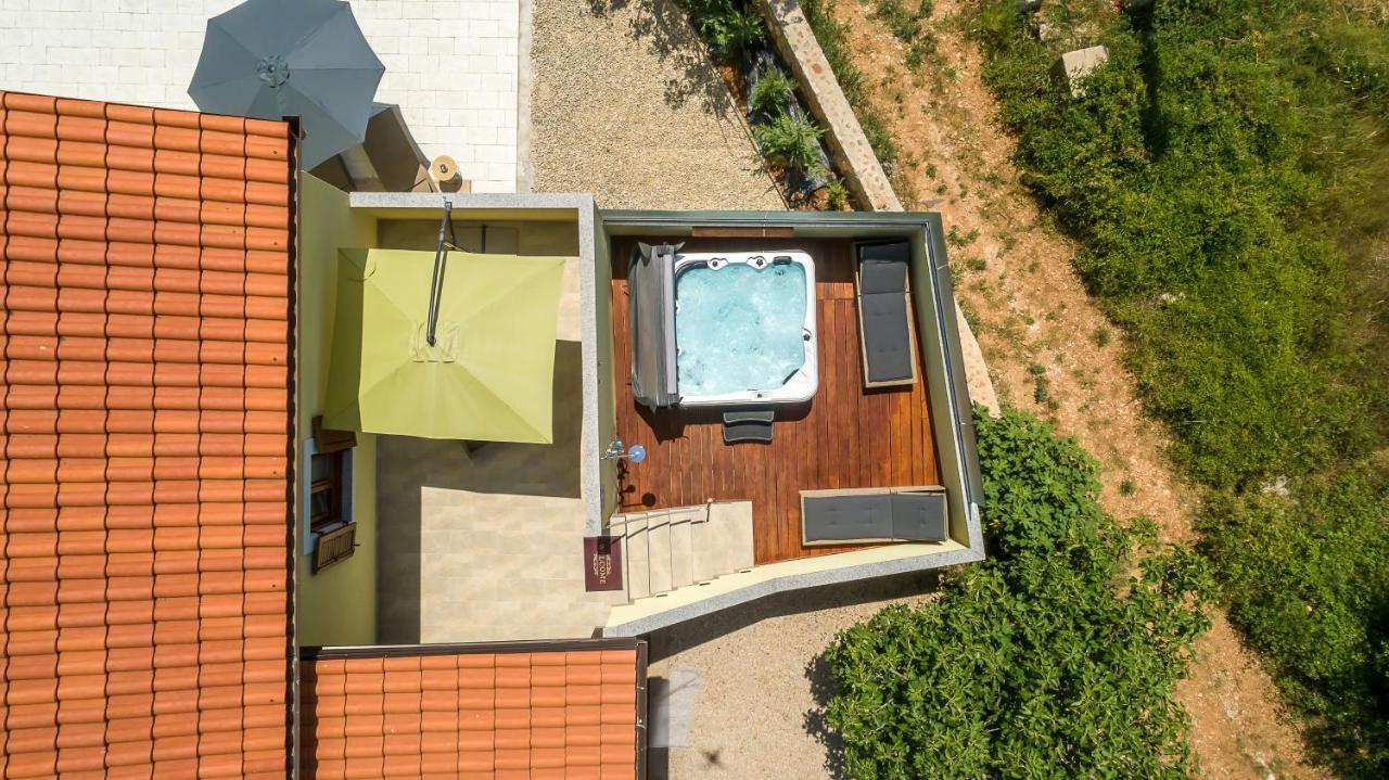 Holiday House Tos-Vila With Heated Pool ヴルブニク エクステリア 写真