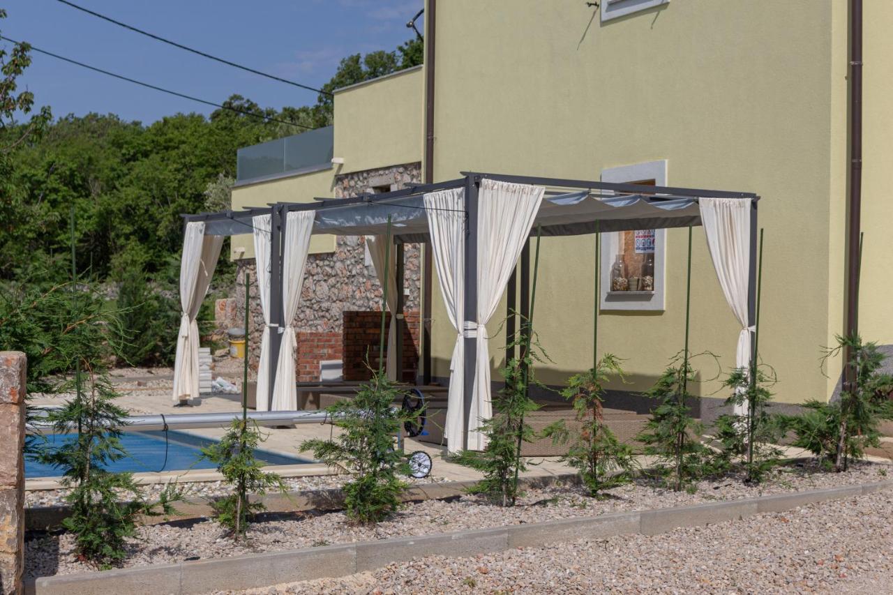 Holiday House Tos-Vila With Heated Pool ヴルブニク エクステリア 写真