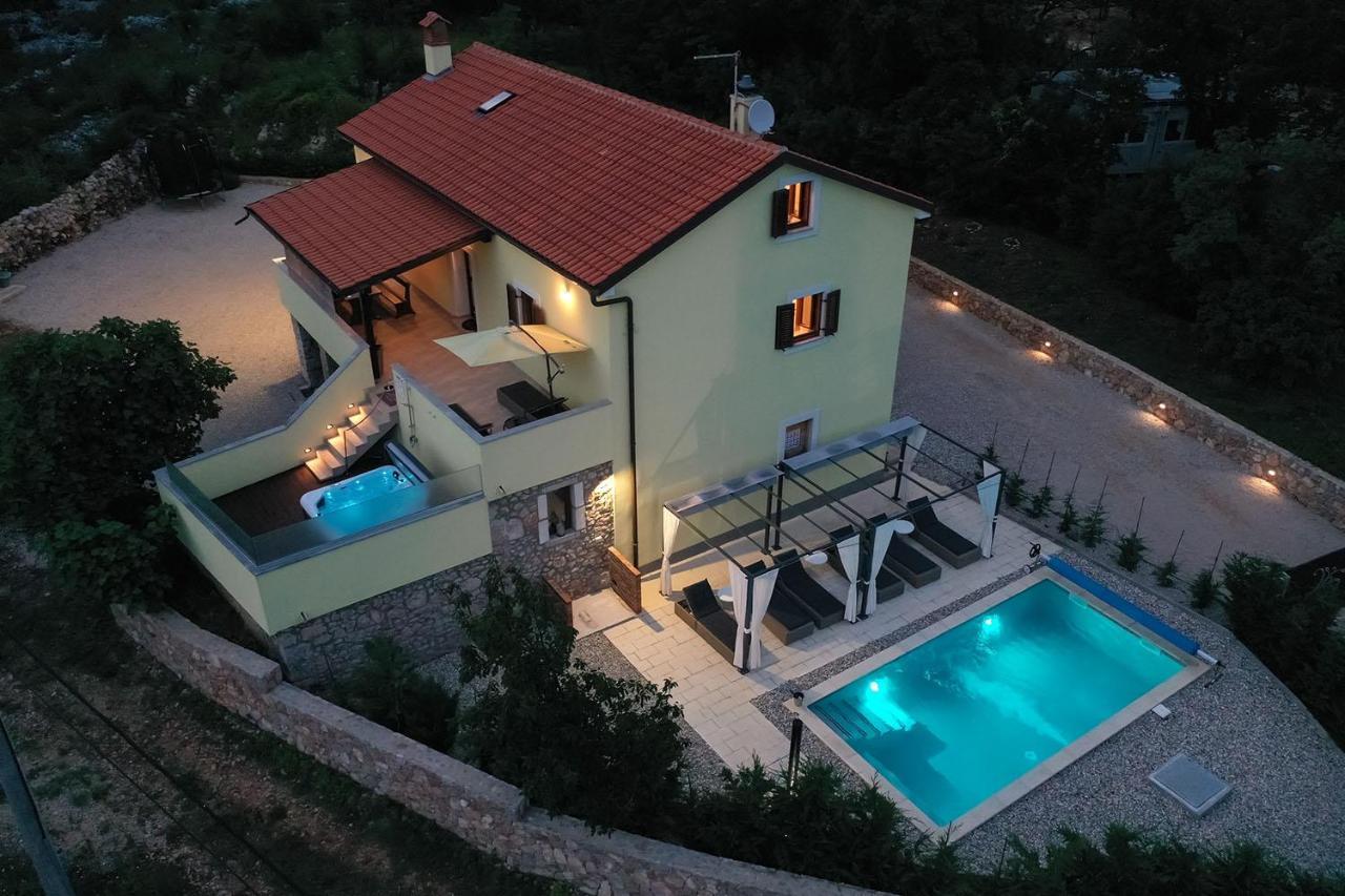 Holiday House Tos-Vila With Heated Pool ヴルブニク エクステリア 写真