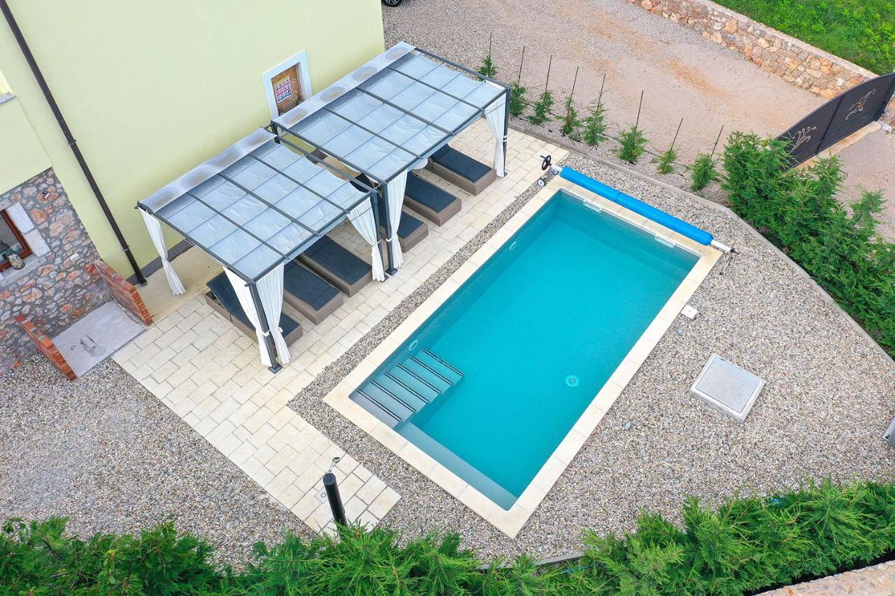 Holiday House Tos-Vila With Heated Pool ヴルブニク エクステリア 写真