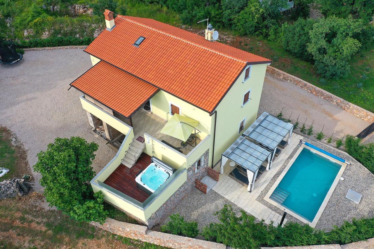 Holiday House Tos-Vila With Heated Pool ヴルブニク エクステリア 写真
