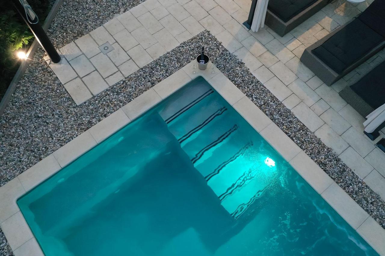 Holiday House Tos-Vila With Heated Pool ヴルブニク エクステリア 写真